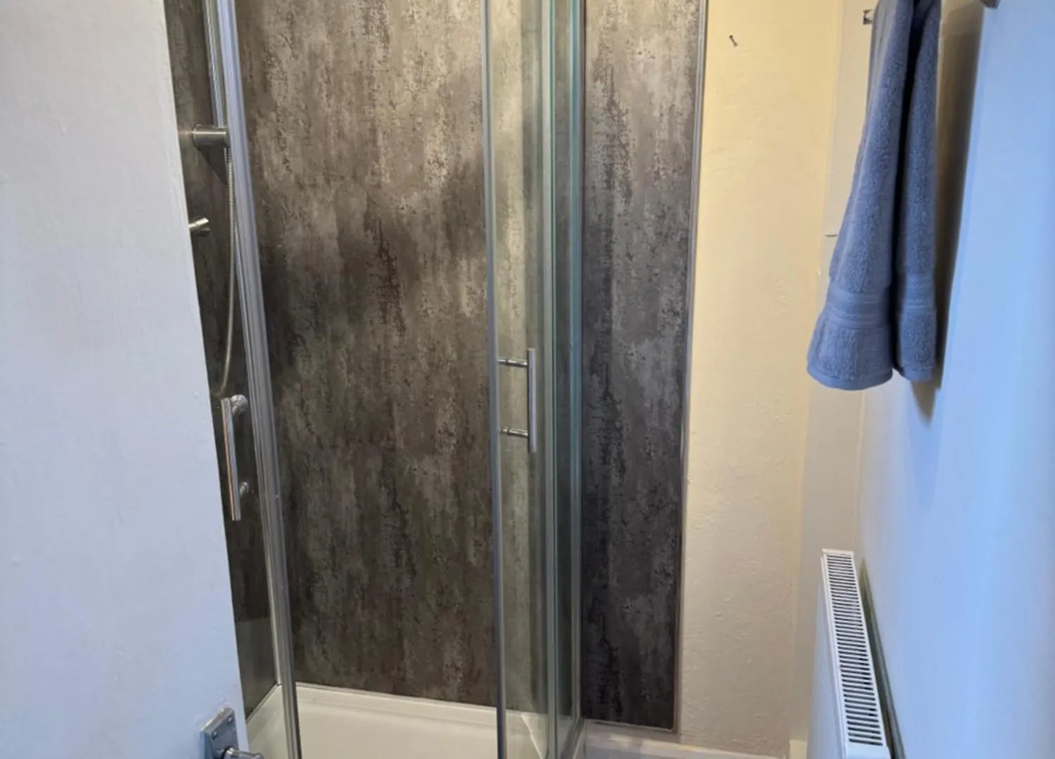 Quiet, Sleeps 12, 2 Bathrooms, Lots Of Parking, Kia 2 Nottingham Lejlighed