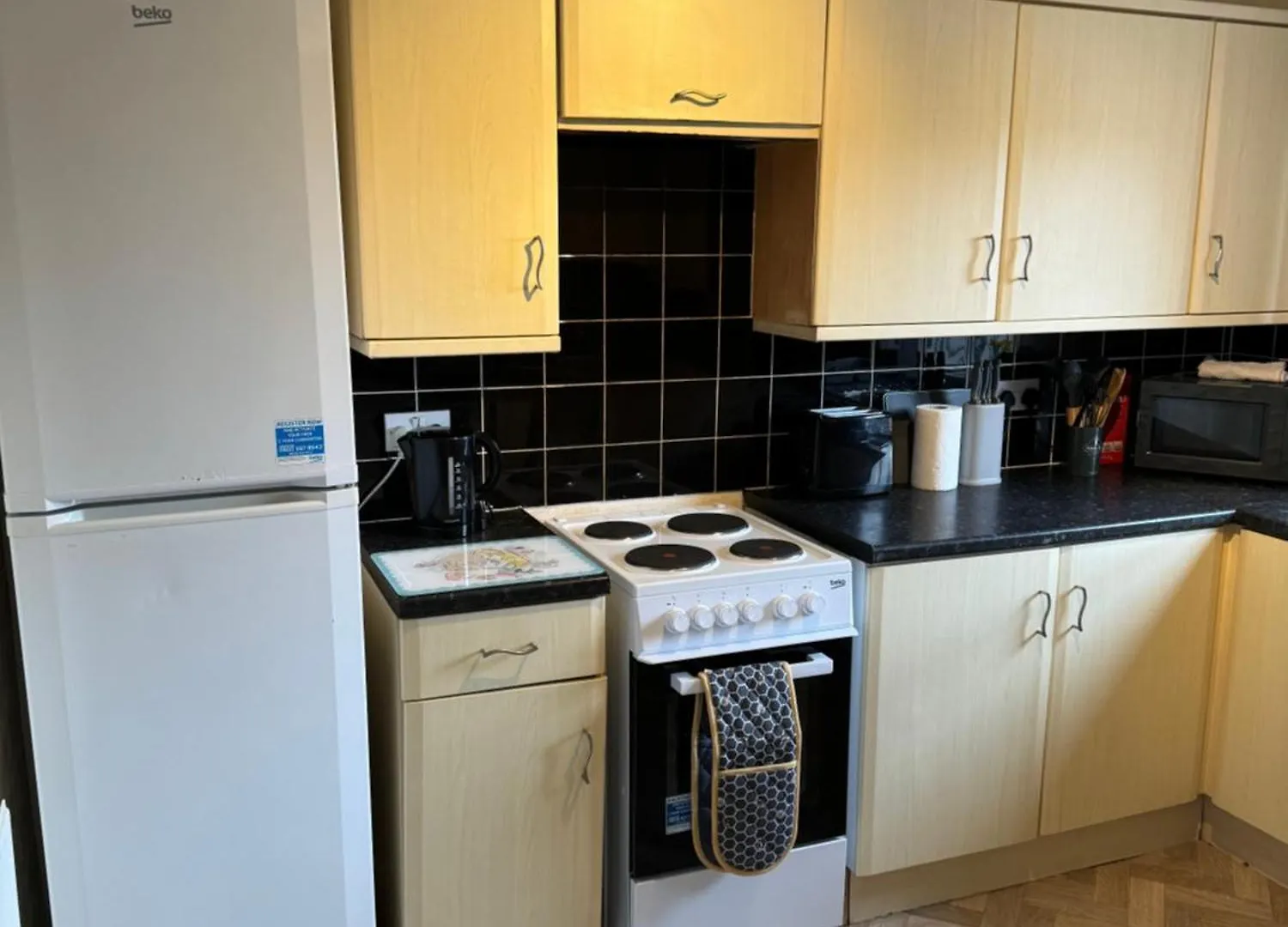 Quiet, Sleeps 12, 2 Bathrooms, Lots Of Parking, Kia 2 Nottingham Apartment
